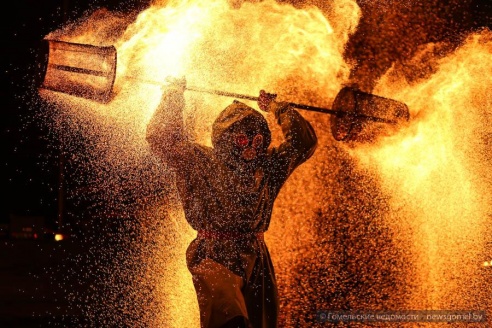 В День города на набережной состоялось огненное шоу