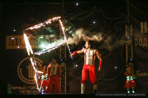 В День города на набережной состоялось огненное шоу