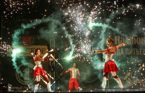 В День города на набережной состоялось огненное шоу