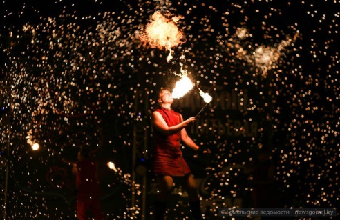В День города на набережной состоялось огненное шоу