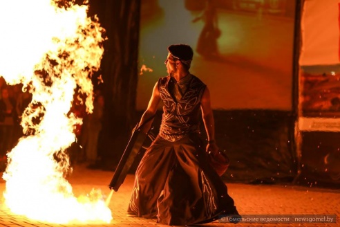 В День города на набережной состоялось огненное шоу