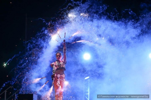 В День города на набережной состоялось огненное шоу