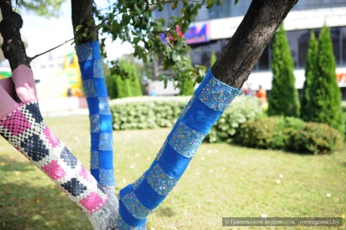 В День города в Гомеле прошла акция «Вязаный бум»