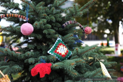 В День города в Гомеле прошла акция «Вязаный бум»