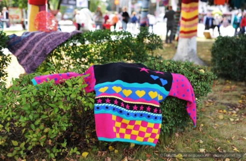 В День города в Гомеле прошла акция «Вязаный бум»