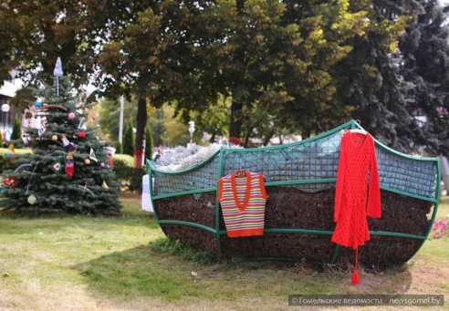 В День города в Гомеле прошла акция «Вязаный бум»