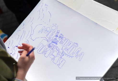 В День города в Гомеле прошла акция «Вязаный бум»