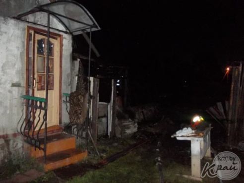 Гараж с машиной и сарай сгорели 13 сентября в деревни Шипки Вилейского района (ФОТО)