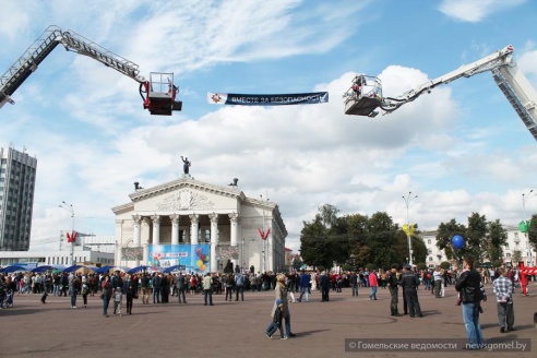 Фоторепортаж с выставки техники гомельских производителей и спецтранспорта МЧС