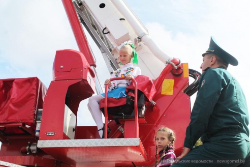 Фоторепортаж с выставки техники гомельских производителей и спецтранспорта МЧС