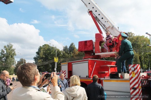 Фоторепортаж с выставки техники гомельских производителей и спецтранспорта МЧС