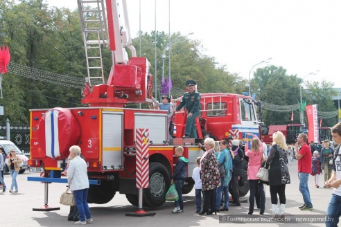 Фоторепортаж с выставки техники гомельских производителей и спецтранспорта МЧС