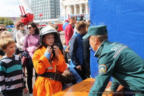 Фоторепортаж с выставки техники гомельских производителей и спецтранспорта МЧС