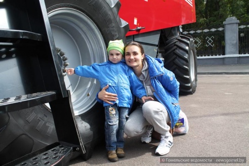 Фоторепортаж с выставки техники гомельских производителей и спецтранспорта МЧС