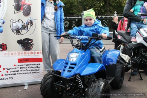 Фоторепортаж с выставки техники гомельских производителей и спецтранспорта МЧС