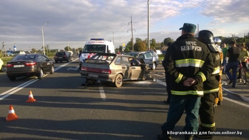 В Гомельском районе лоб в лоб столкнулись «Лада» и Volkswagen Golf. Есть пострадавшие (фото)