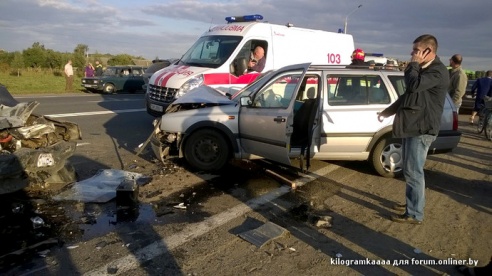 В Гомельском районе лоб в лоб столкнулись «Лада» и Volkswagen Golf. Есть пострадавшие (фото)
