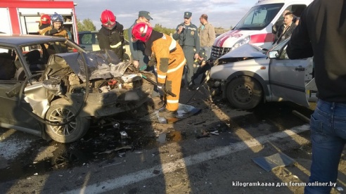 В Гомельском районе лоб в лоб столкнулись «Лада» и Volkswagen Golf. Есть пострадавшие (фото)