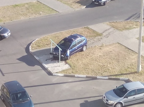 Фотофакт: на улице Мазурова столкнулись две «легковушки» с российскими номерами