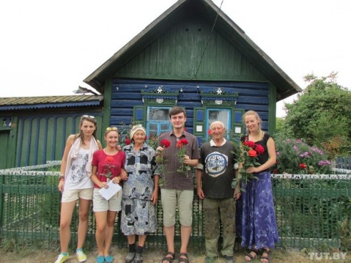 «Свои люди»: ребята из Гомеля, путешествуя, пытаются понять, почему умирает белорусская деревня