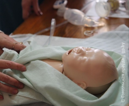 В Гомеле американские врачи учат белорусских коллег спасать жизни новорожденных