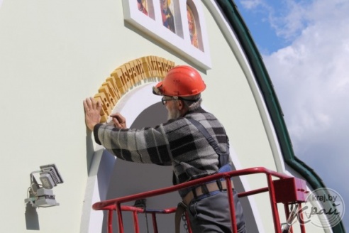 ФОТОХРОНИКА: Как в течение нескольких лет строилась надвратная часовня-памятник в Вилейке