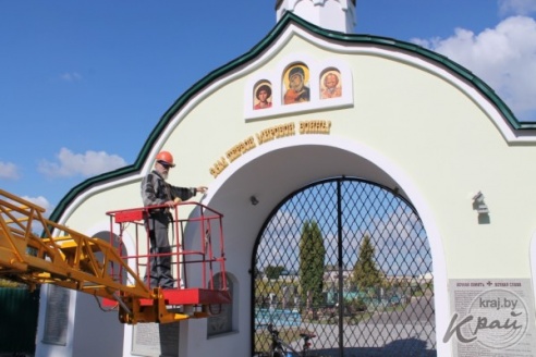 ФОТОХРОНИКА: Как в течение нескольких лет строилась надвратная часовня-памятник в Вилейке