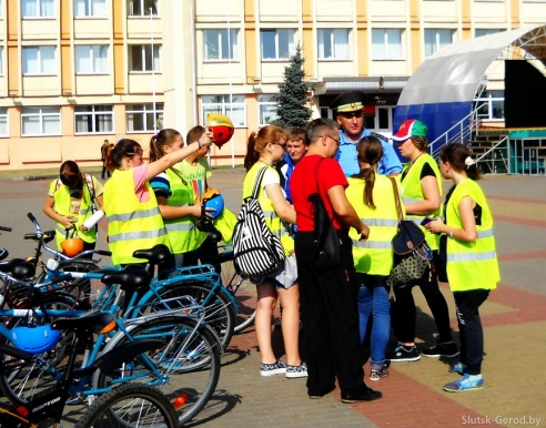 ГАИ Слуцкого РОВД и УГАИ Миноблисполкома провели в Слуцке акцию «Время стать заметней!»