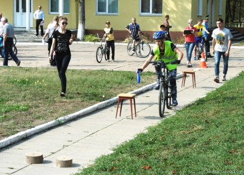 ГАИ Слуцкого РОВД и УГАИ Миноблисполкома провели в Слуцке акцию «Время стать заметней!»