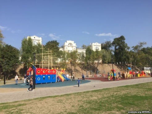 В Гомеле перекопали недавно реконструированную набережную (фото)