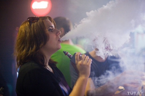 Вдыхать глубже, выдувать дальше: в Гомеле впервые прошли соревнования по выдуванию пара