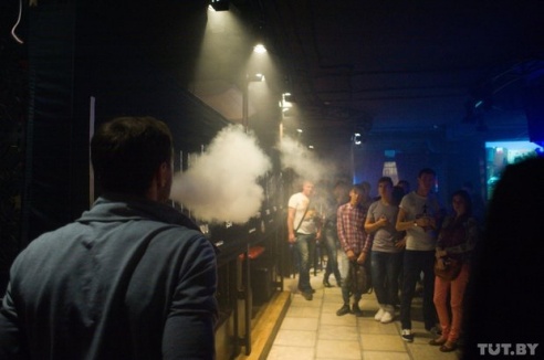 Вдыхать глубже, выдувать дальше: в Гомеле впервые прошли соревнования по выдуванию пара