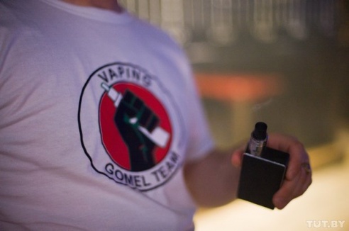 Вдыхать глубже, выдувать дальше: в Гомеле впервые прошли соревнования по выдуванию пара