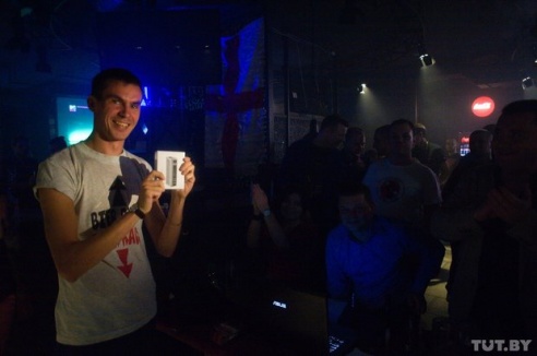 Вдыхать глубже, выдувать дальше: в Гомеле впервые прошли соревнования по выдуванию пара