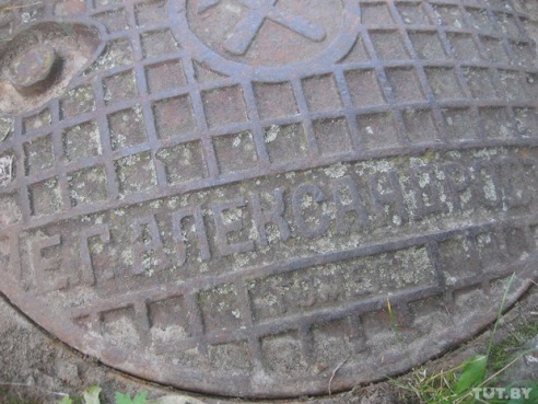 В Гомеле нашли раритетный канализационный люк 100-летней давности