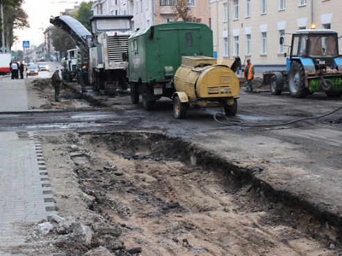 Чтобы расширить проезжую часть, на Кирова срубили деревья (фото)