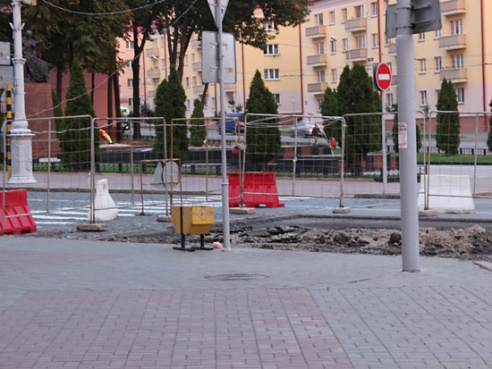 Чтобы расширить проезжую часть, на Кирова срубили деревья (фото)