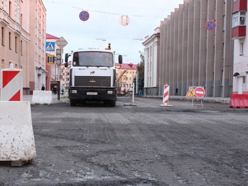 Чтобы расширить проезжую часть, на Кирова срубили деревья (фото)