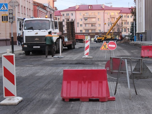 Чтобы расширить проезжую часть, на Кирова срубили деревья (фото)