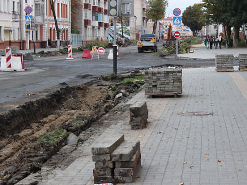 Чтобы расширить проезжую часть, на Кирова срубили деревья (фото)