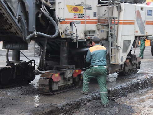 Чтобы расширить проезжую часть, на Кирова срубили деревья (фото)