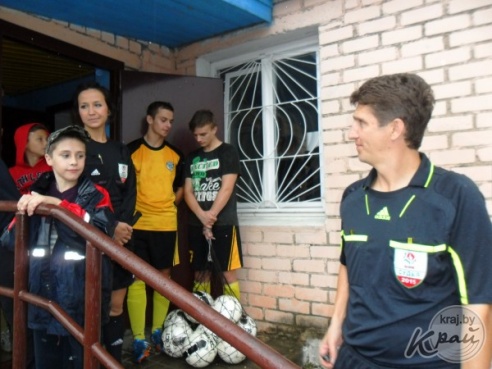 Молодечненская ДЮСШ-4 в чемпионате Минской области по футболу всю игру купалась в червенском дожде – ничья 1:1 (ФОТО)