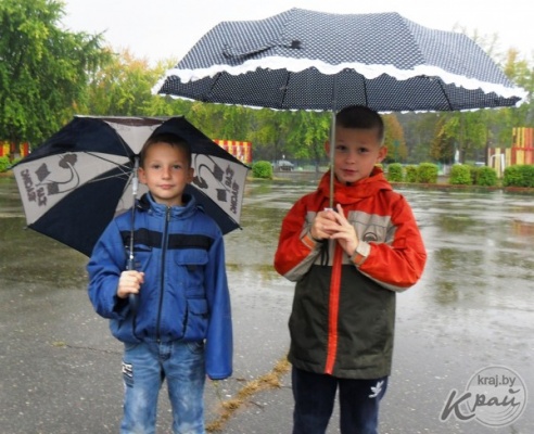 Молодечненская ДЮСШ-4 в чемпионате Минской области по футболу всю игру купалась в червенском дожде – ничья 1:1 (ФОТО)