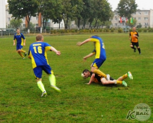 Молодечненская ДЮСШ-4 в чемпионате Минской области по футболу всю игру купалась в червенском дожде – ничья 1:1 (ФОТО)