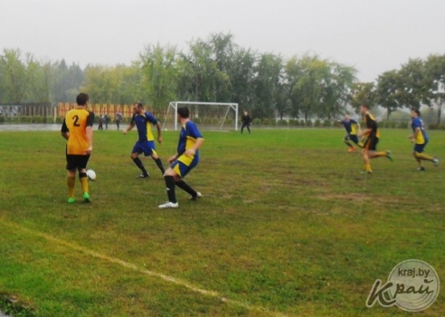 Молодечненская ДЮСШ-4 в чемпионате Минской области по футболу всю игру купалась в червенском дожде – ничья 1:1 (ФОТО)