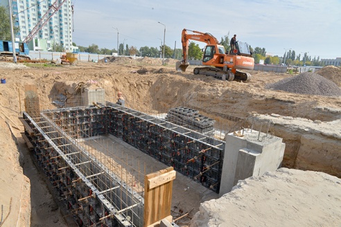 Где и почему копают. Журналисты провели полдня с главным контролёром коммунальных раскопок