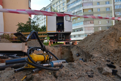 Где и почему копают. Журналисты провели полдня с главным контролёром коммунальных раскопок