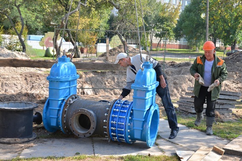 Где и почему копают. Журналисты провели полдня с главным контролёром коммунальных раскопок