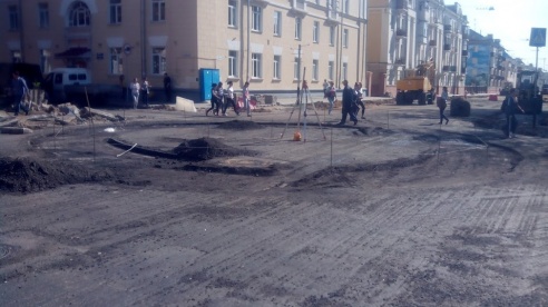 Фотофакт: на Кирова строят автомобильное кольцо