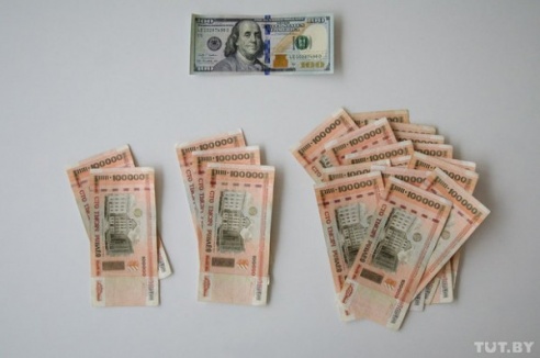 Минус 70 литров бензина и 20 кило мяса. Что такое 100 долларов в Беларуси сегодня и 15 лет назад